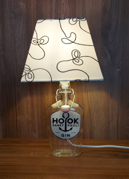 Lampe mit Schirm / HOOK Gin / Upcycling